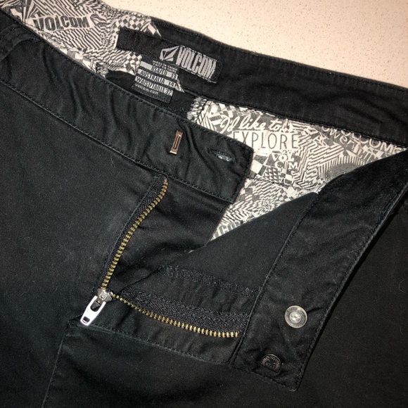 EUC - Volcom Ladies Shorts - Picture 3 of 6